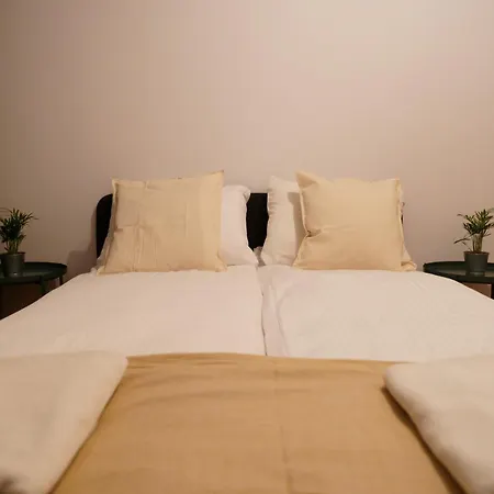 3 Bedroom 2 Free Parking Spots By Beat Apartamento
