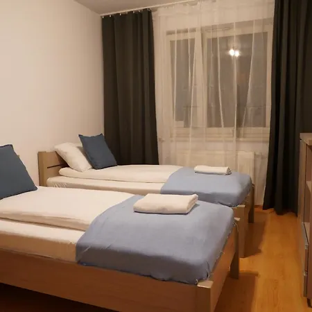 3 Bedroom 2 Free Parking Spots By Beat *